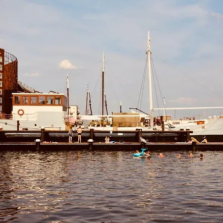 Hotel na wodzie Sailor Coaster Mado Amsterdam